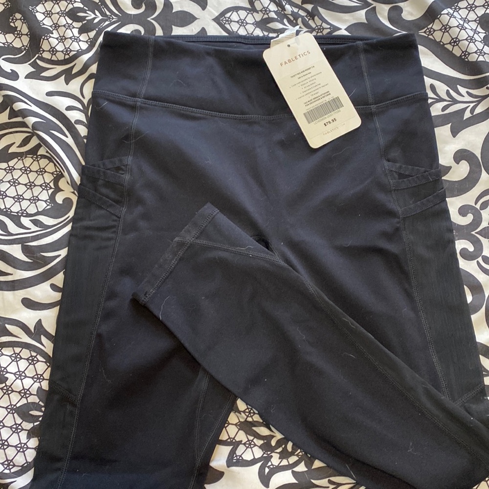 NWT Fabletics crop leggings